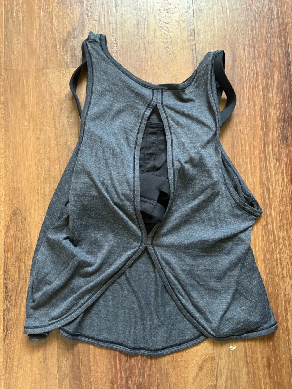 Lululemon Women’s Gray Scoop Neck Athletic Tank Top With Attached Bra